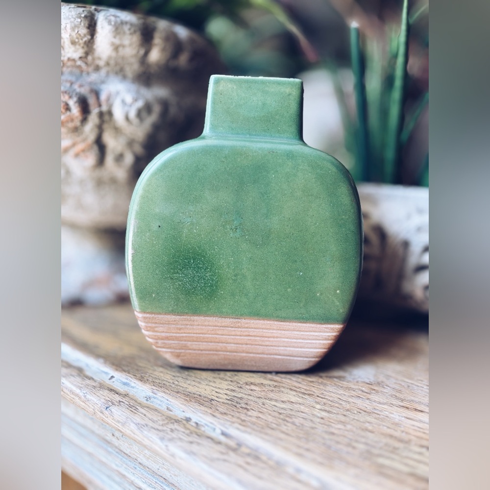 Vintage MCM Japanese Pagoda Vase Sage Green and Ribbed Salmon 7.5” - Picture 6 of 9
